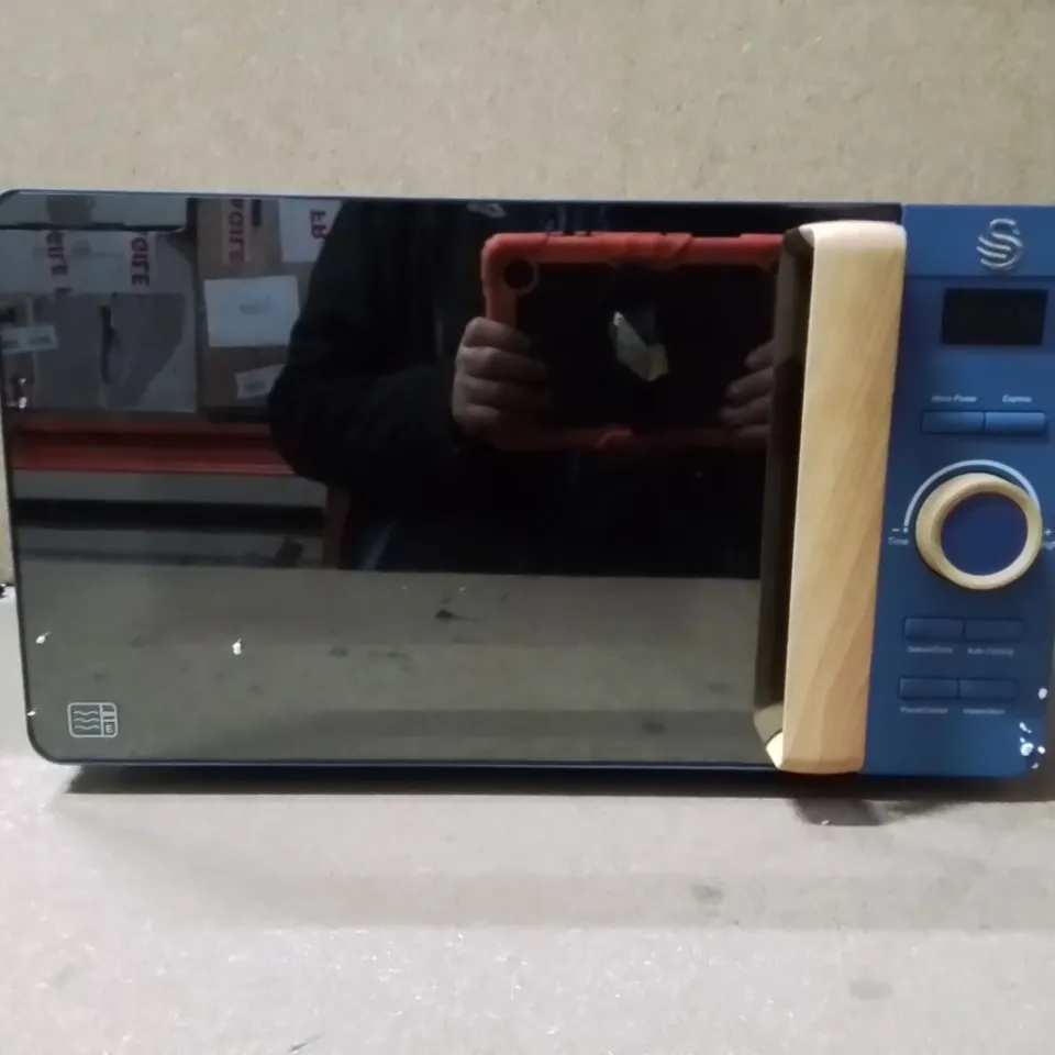 BOXED SWAN 20L NORDIC DIGITAL MICROWAVE LED