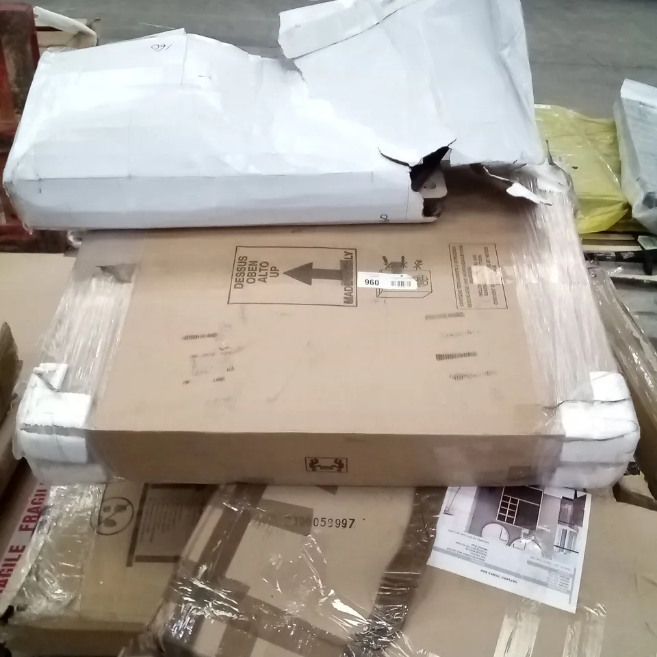 PALLET OF ASSORTED LIVING ROOM FURNITURE