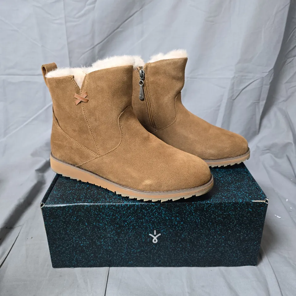 EMU AUSTRALIA BEACH MIN 2.0 SUEDE BOOTS - CHESTNUT - SIZE 7