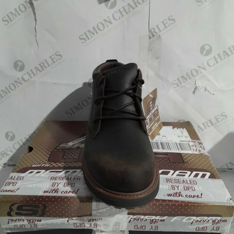 SKECHERS MEN'S CHOCOLATE LEATHER BOOTS - SIZE 7