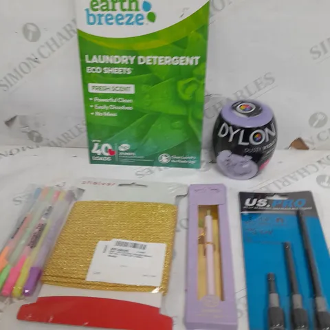 BOX OF APPROXIMATELY 15 ASSORTED ITEMS TO INCLUDE - LAUNDRY DETERGENT, PENS, GOLD ROPE ETC