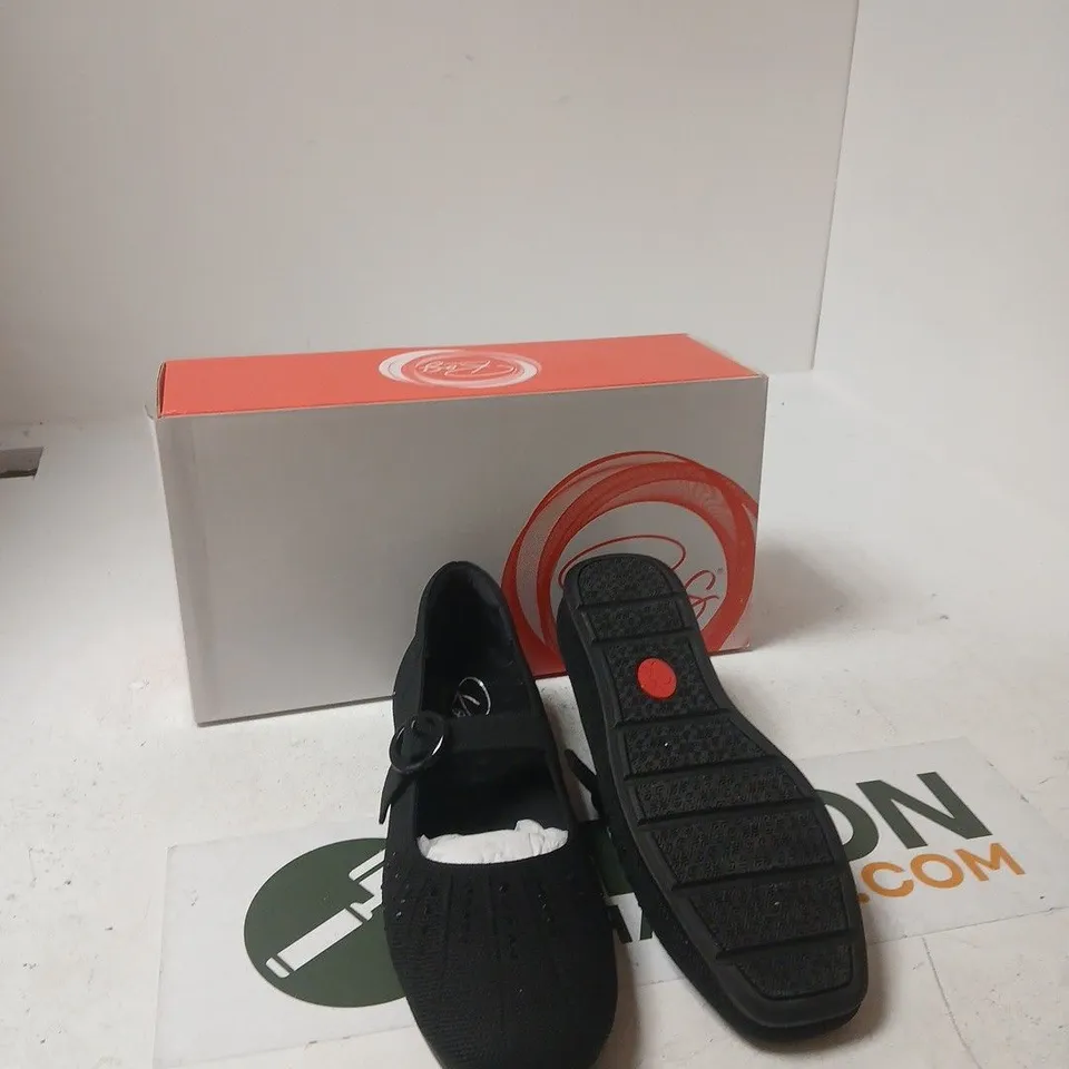 NAOMI BLACK RHINESTONE KNIT FLATS – UK 8 NARROW (8 NAR)
