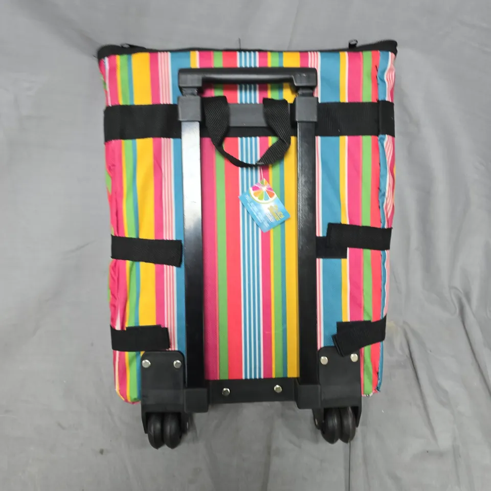 BELL DESIGNS PULL ALONG PICNIC BAG IN MULTI