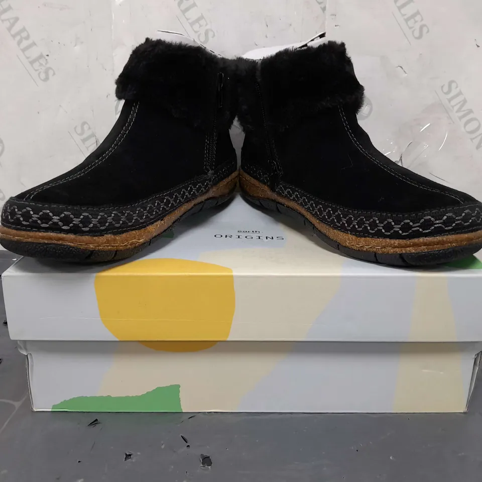 BOXED PAIR OF EARTH ORIGINALS EMMALYN BOOTIES IN BLACK SIZE 5
