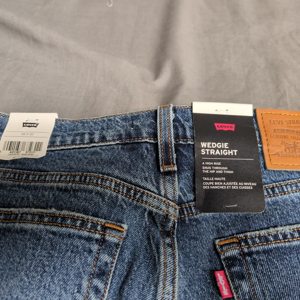LEVI'S WEDGIE STRAIGHT JEANS – WOMEN'S UK 6 (26IN WAIST, 30IN INSEAM)