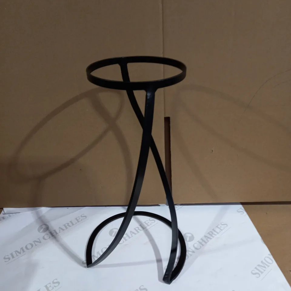 KENSINGTON BRASS METAL PLANTER ON STAND RRP £40