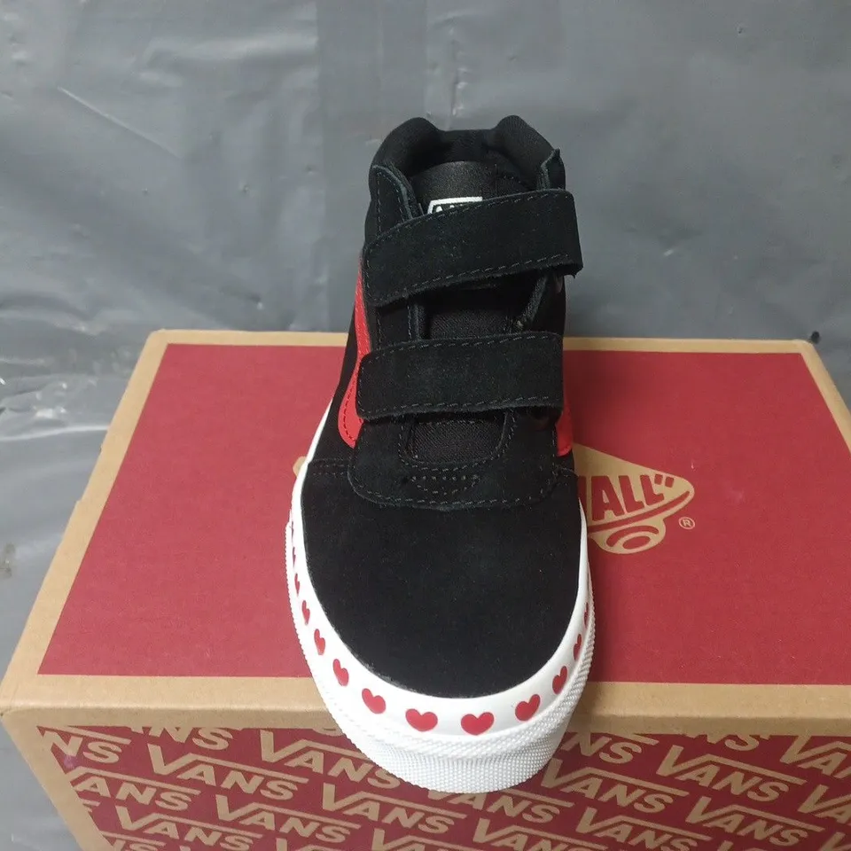 BOXED PAIR OF VANS WARD MID V TRAINERS IN BLACK/RED MULTI - UK 13.5