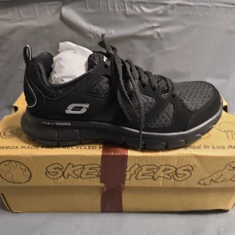 BOXED PAIR OF KIDS SKECHERS TURBO RIDE TRAINERS - UK SIZE 13