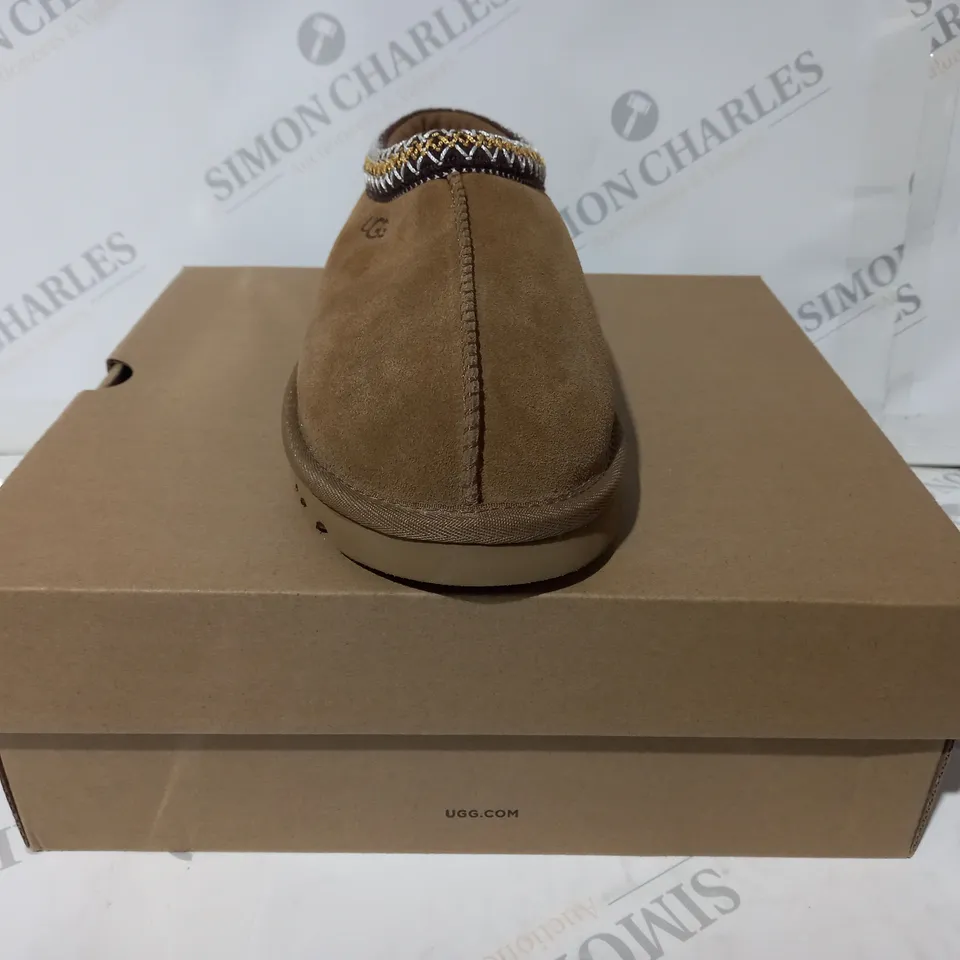 BOXED PAIR OF UGG FAUX FUR LINED SLIP-ON SHOES IN TAN UK SIZE 7