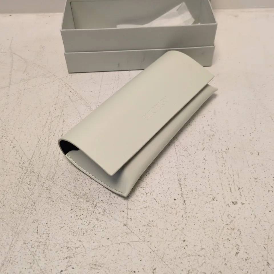 BURBERRY WHITE LEATHER GLASSES CASE – BOXED