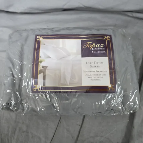 BOX OF APPROX 30 DEEP FITTED SHEETS