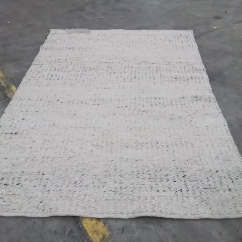 QUALITY DESIGNER AREA RUG - APPROXIMATELY 240X160CM
