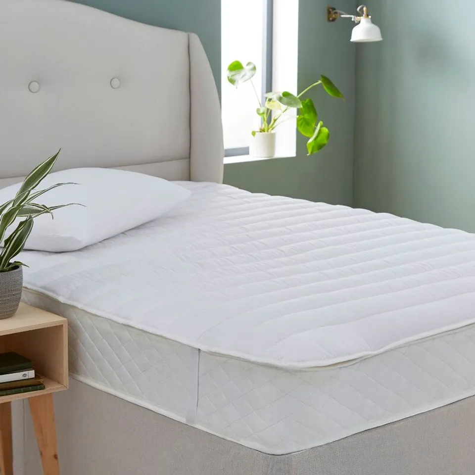 SILENTNIGHT ALLERGY 5CM HALLOWFIBRE MATTRESS TOPPER KINGSIZE