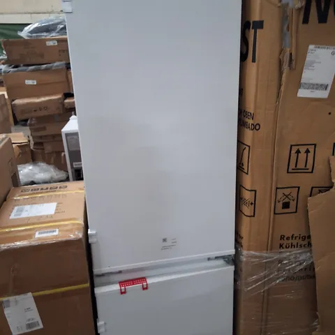 FRIDGE FREEZER
