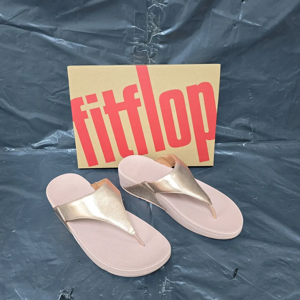 BOXED PAIR OF FITFLOP LULU LEATHER TOEPOST ROSE GOLD UK 6