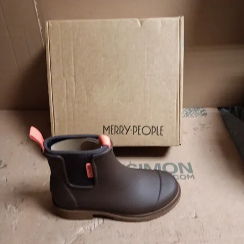 MERRY PEOPLE ANKLE RAIN BOOT – BLACK WITH PINK PULL TABS - SIZE EUR 37 