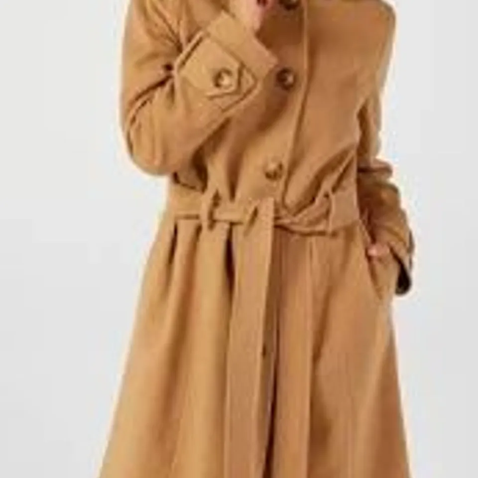 BOXED HELENE BERMAN COAT IN CAMEL SIZE 10
