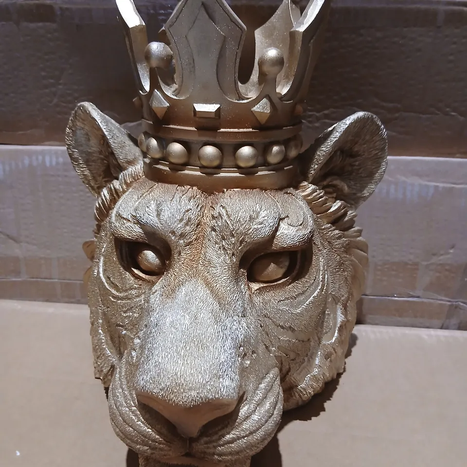 TWO GISELA GRAHAM LONDON DECORATIVE LION HEAD SCULPTURE WITH CROWN