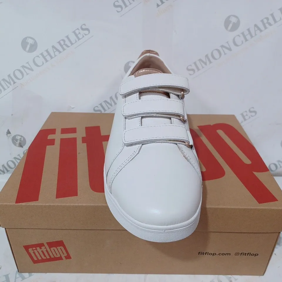 BOXED FITFLOP RALLY METALLIC BACK LEATHER STRAP SNEAKERS - SIZE 7