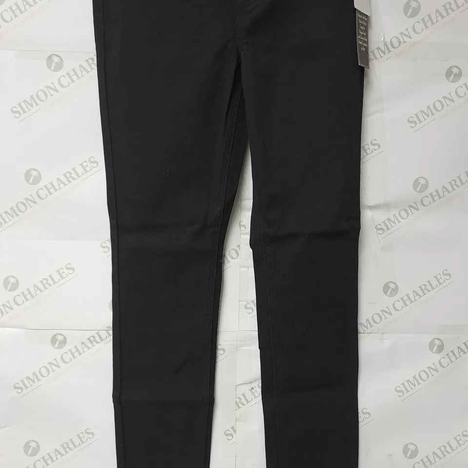 SET OF 2 DIANE GILMAN BLACK STRECH JEANS - SIZE 8