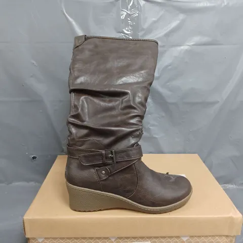 8 BOXED BARRATTS STRAP AND ROUCHE WEDGE HIGH LEG VIXEN BOOTS - SIZE 5