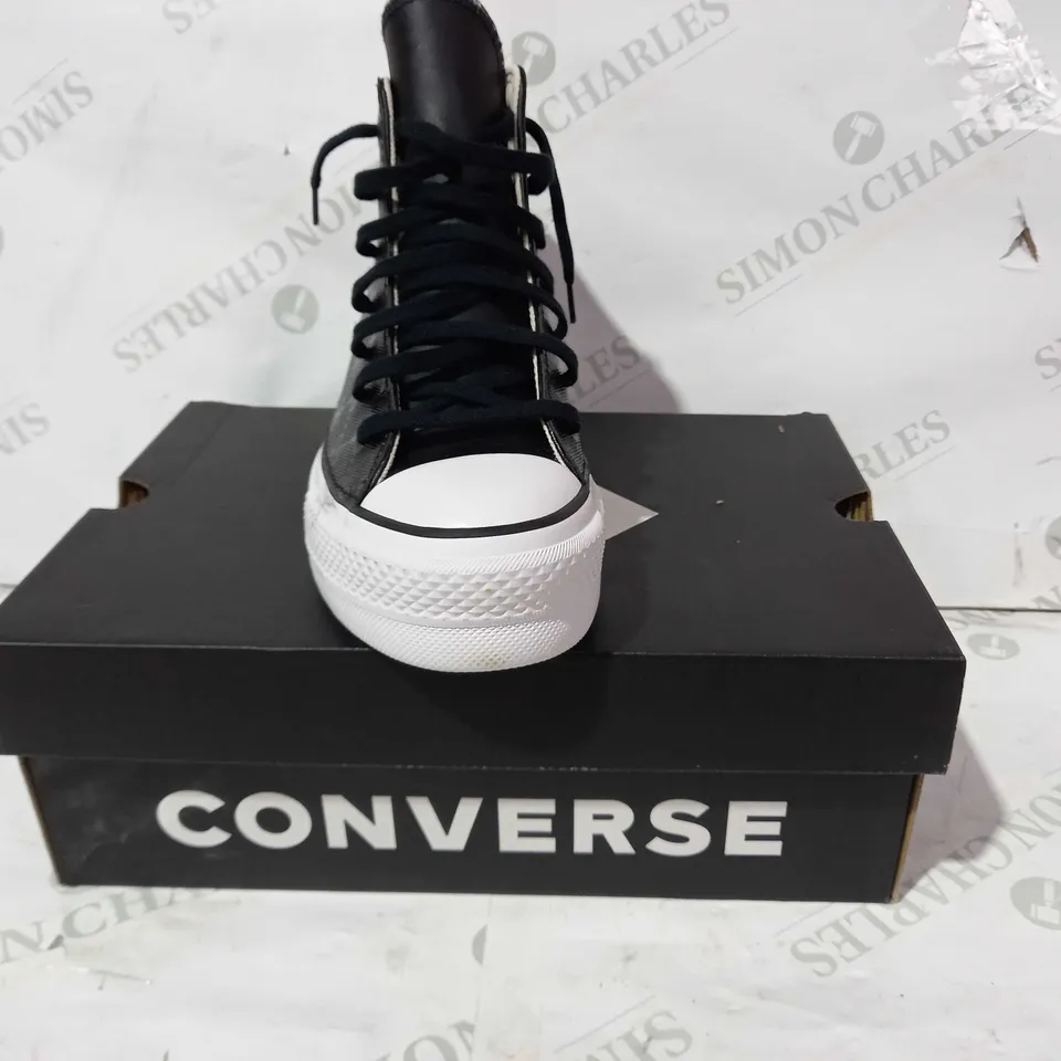 BOXED PAIR OF CONVERSE SHOES IN BLACK W. PATTERN UK SIZE 6