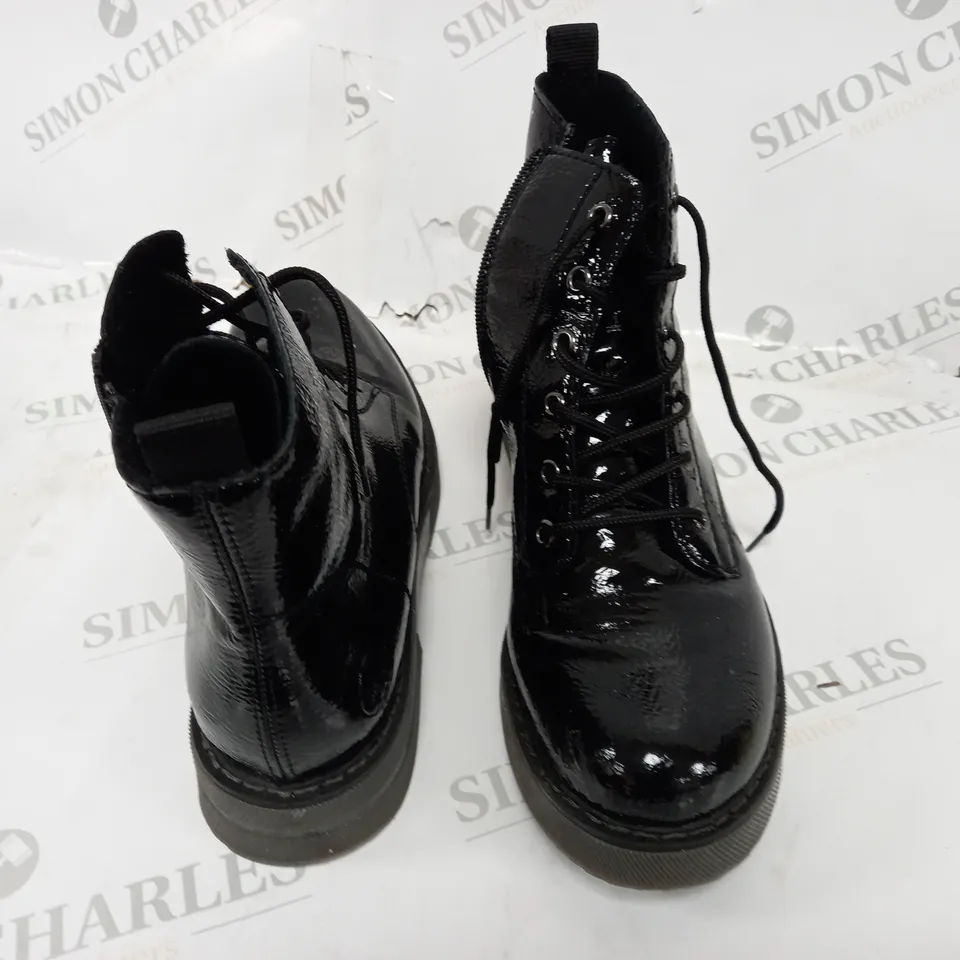 BOXED PAIR OF RIEKER LACE UP BOOTS IN BLACK - 7.5