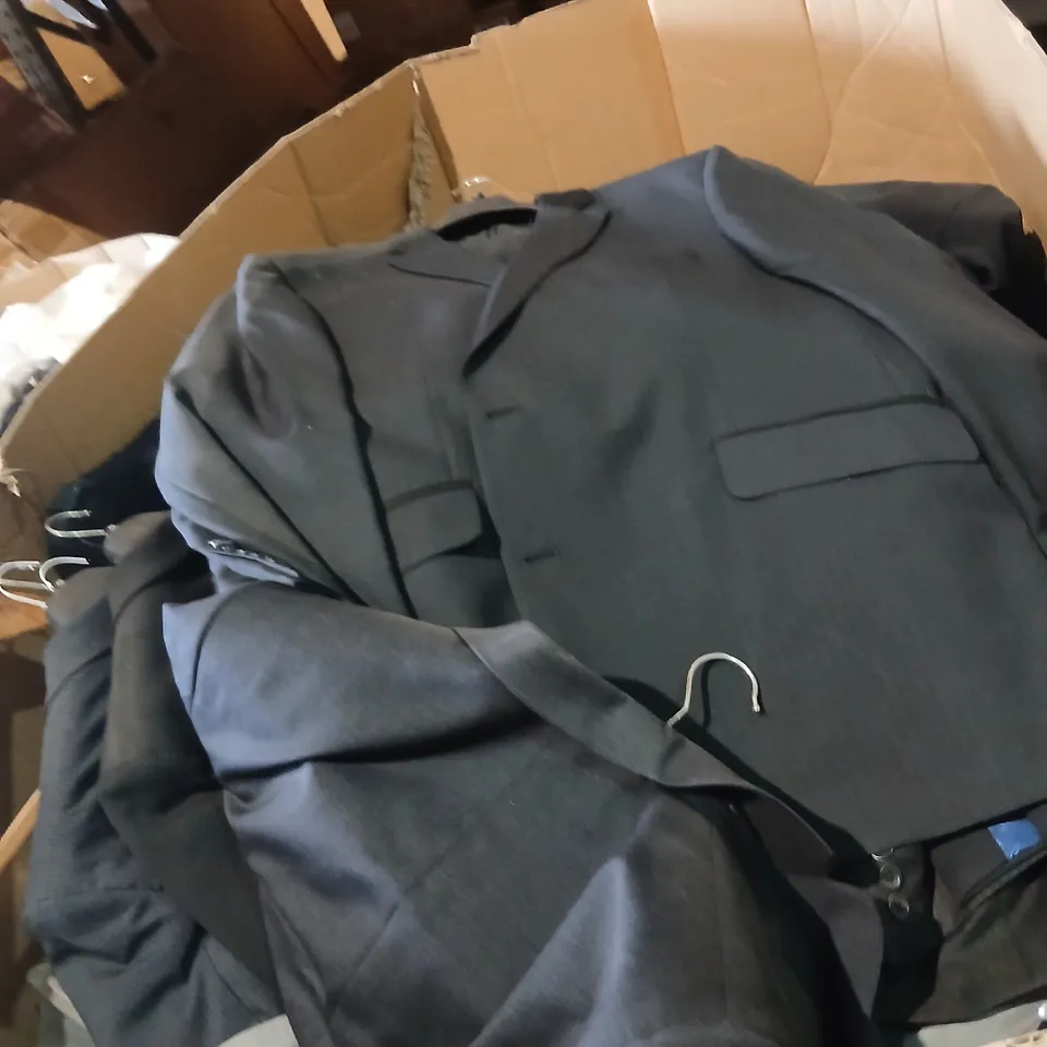 PALLET OF APPROXIMATELY 300 ASSORTED SUITS AND JACKETS TO INCLUDE; ROCHA JOHN ROCHA, ALEX AND BRITISH TAILOR