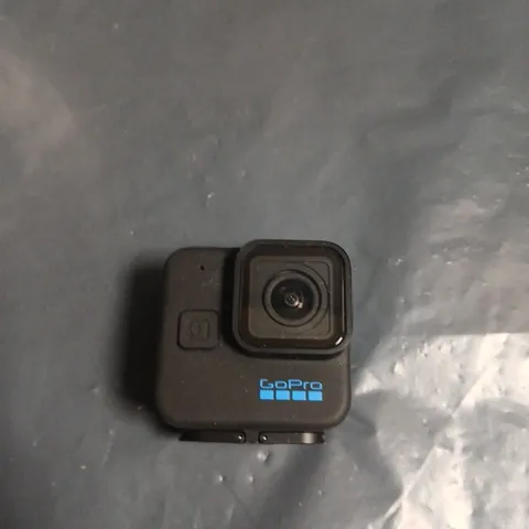 GOPRO HERO11 BLACK MINI ACTION CAMERA – IN CASE WITH MOUNT & USB CABLE