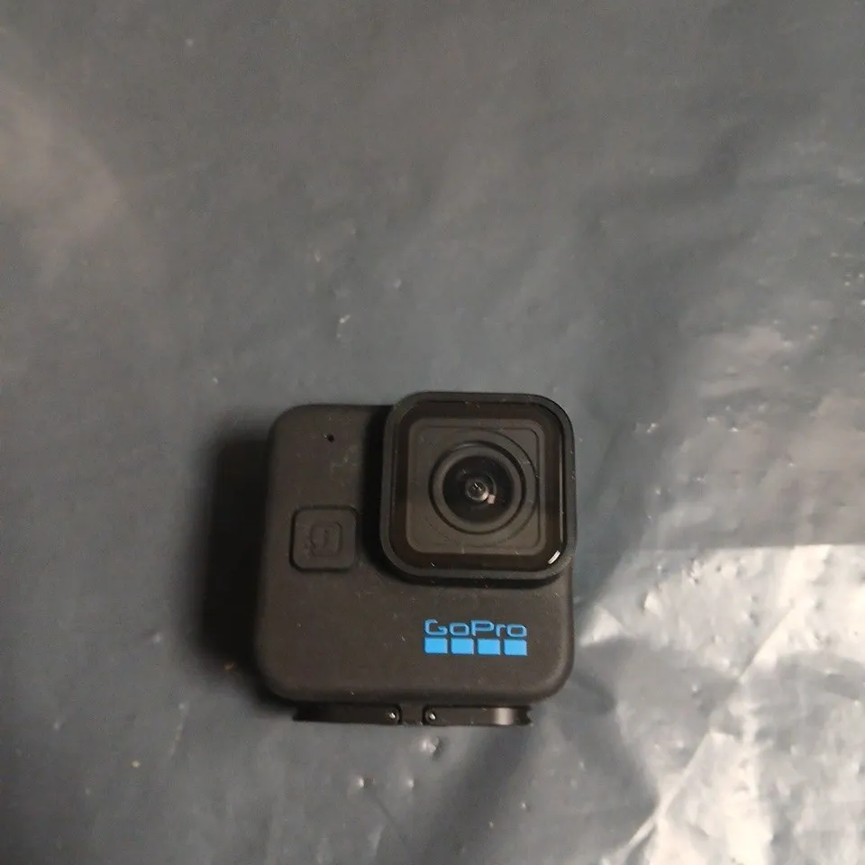 GOPRO HERO11 BLACK MINI ACTION CAMERA – IN CASE WITH MOUNT & USB CABLE