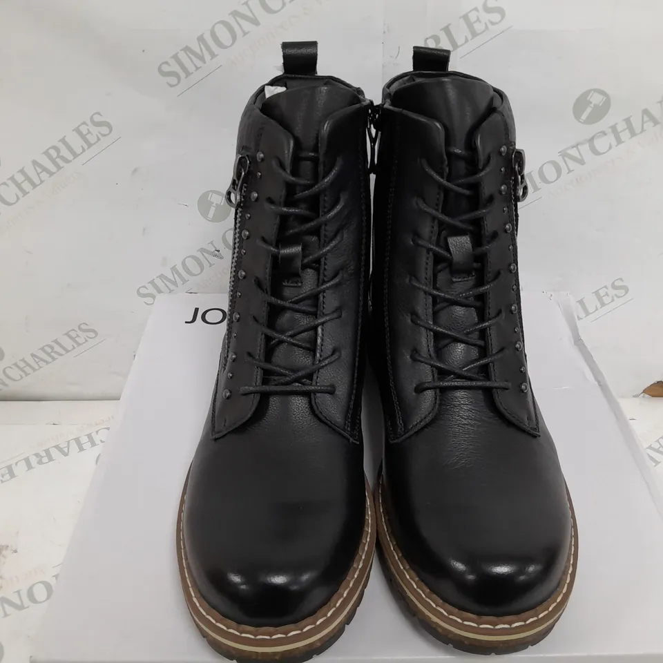 BOXED PAIR OF JOSEF SEIBEL WAYLYNN 02 BOOTS IN BLACK LEATHER - SIZE 39