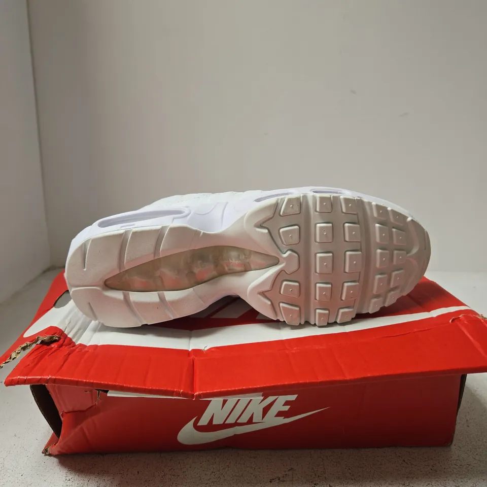 NIKE AIR MAX 95 TT WHITE TRAINERS – UK 6