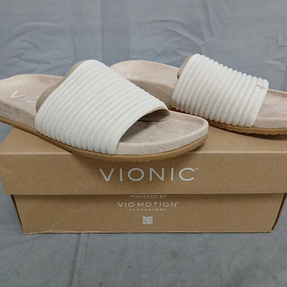 BOXED PAIR OF VIONIC EVIE KNIT SLIDE SANDALS IN CREAM SIZE 6