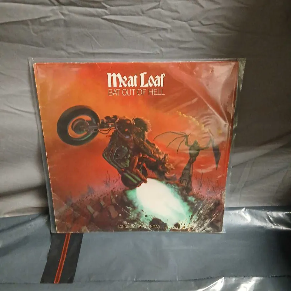 MEAT LOAF – BAT OUT OF HELL VINYL LP (EPIC EPC 82419)