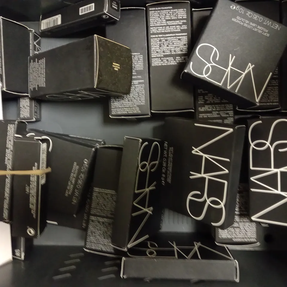 LOT OF APPROXIMATELY 20 NARS FACE MAKE UP ITEMS