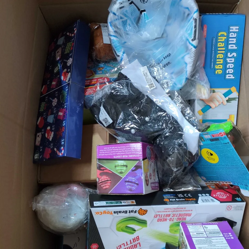 LARGE BOX OF APPROXIMATELY 20 ASSORTED TOYS AND GAMES TO INCLUDE GONKS, FOOTBALLS AND HAND SPEED GAME
