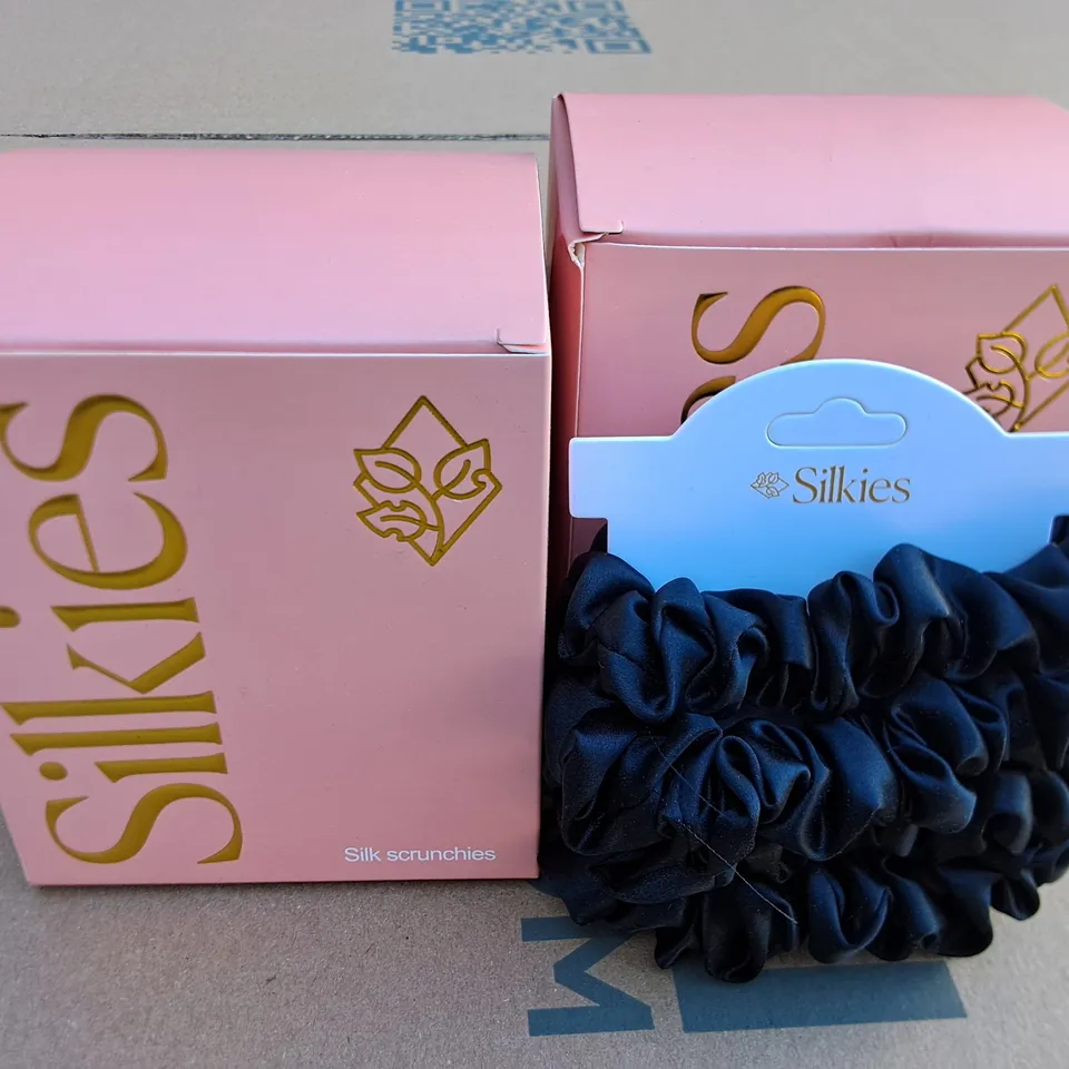 LOT OF APPROXIMATELY 20 BOXED SILKIES SILKIES SCRUNCHIES