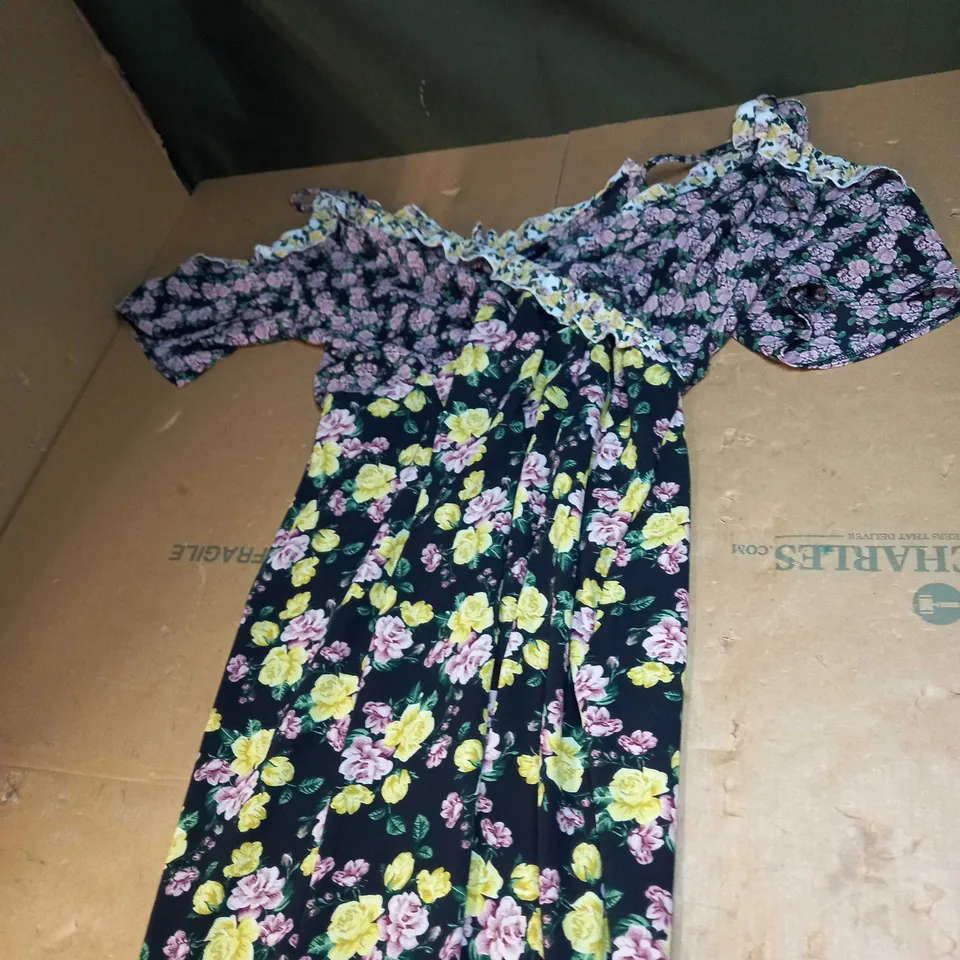 WOMENS OCCASSIONAL FLORAL DRESS SIZE 18