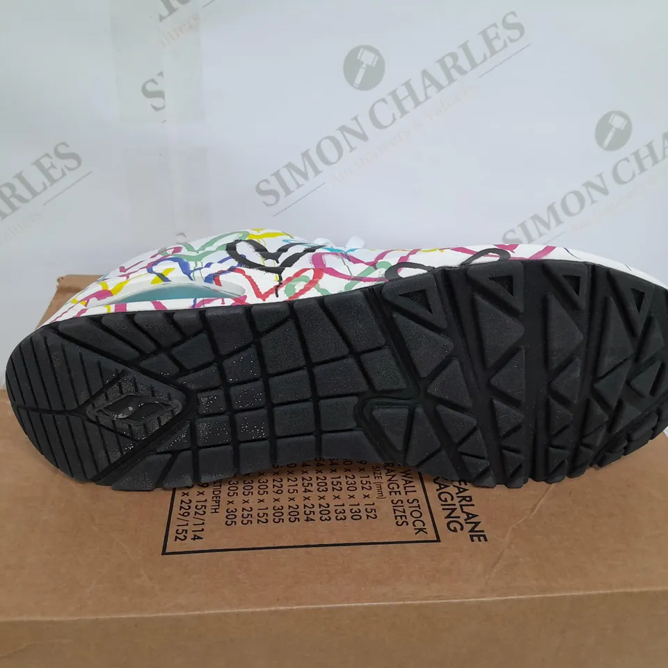 SKECHERS CUSTOMIZED TRAINERS LOVE HEART DESIGN 