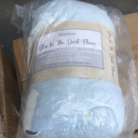 BOX OF 6 BRAND NEW SLEEPDOWN GLOW IN THE DARK FLEECES