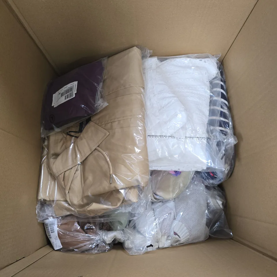 BOX OF APPROXIMATELY 30 CLOTHING ITEMS IN VARIOUS COLOURS, SIZES AND STYLES - NOTE CLOTHING STATED AS FAULTY ON LABELS