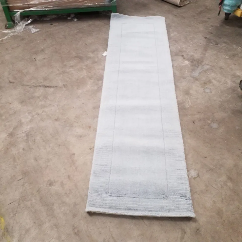 QUALITY DESIGNER AREA RUG - APPROXIMATELY 225X60CM