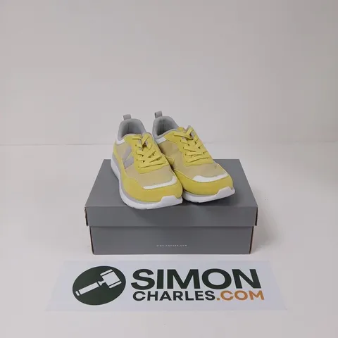 VIONIC DELMAR AYSE TRAINER IN YELLOW - UK 6