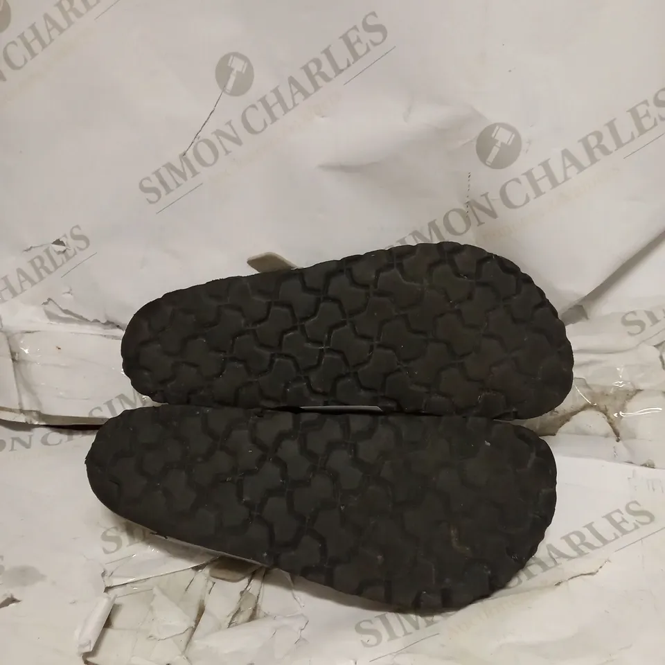 BONOVA IBIZA PEARL SHINE FOOTBED SANDAL SIZE 5