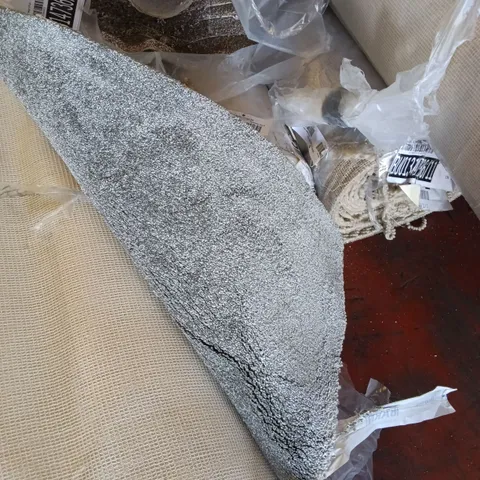 ROLL OF QUALITY ADDICTION LICHEN CARPET //APPROX SIZE: 5.00 X 11.35m