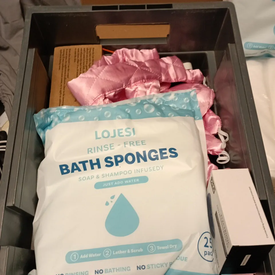 APPROXIMATELY 15 HEALTH AND BEAUTY PRODUCTS TO INCLUDE RINSE FREE BATH SPONGES, BODYFORM SANITARY TOWELS AND ROUND COSMETIC PADS