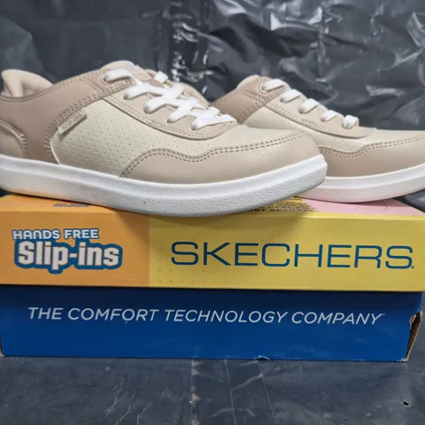 BOXED PAIR OF SKECHERS BOBS CREAM/TAUPE SIZE 3.5