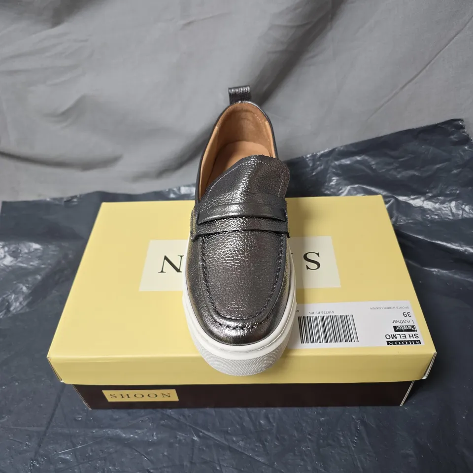 SHOON METALLIC LEATHER LOAFERS – SLIP-ON WITH WHITE SOLE SIZE 39