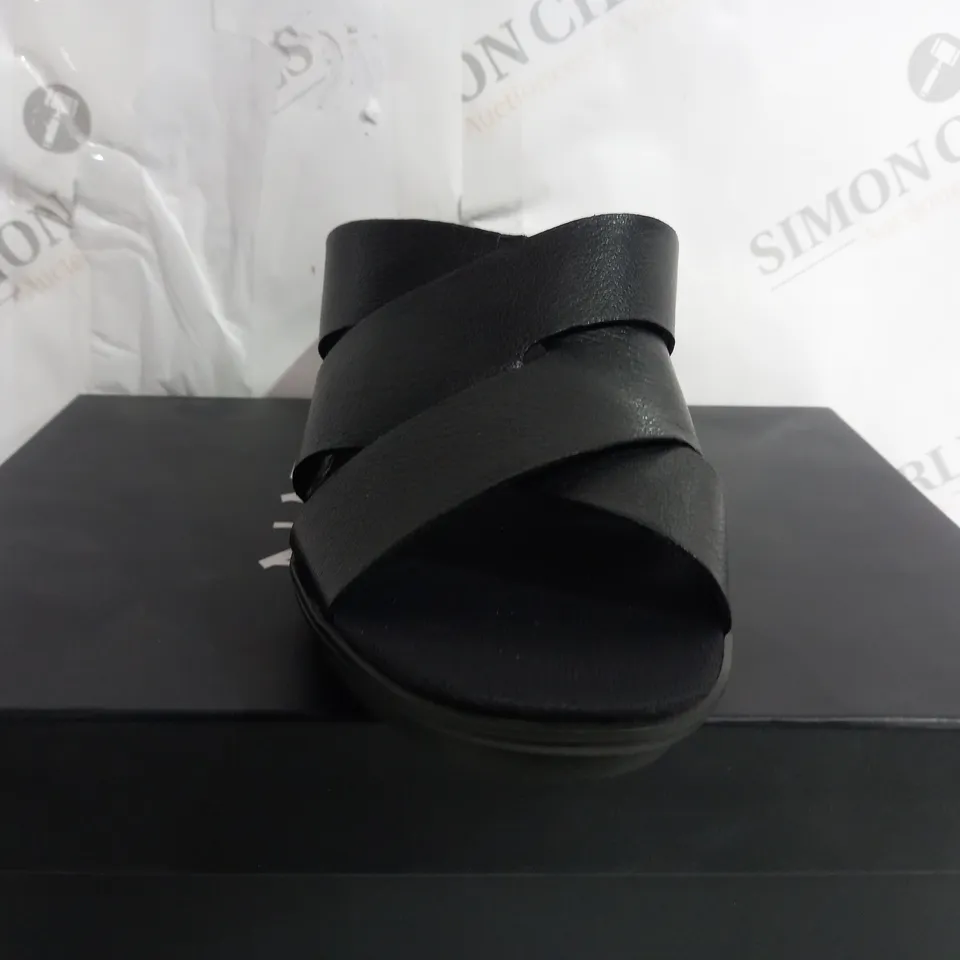 BOXED NATURALIZER HIGH HEELED OPEN TOE RIPPLE SHOES - SIZE 6