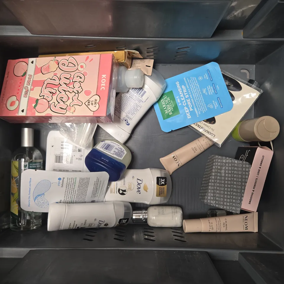 APPROXIMATELY 20 ASSORTED COSMETIC ITEMS TO INCLUDE DOVE HYDRATE BODY WASH, NIVEA SOFT REFRESHINGLY MOISTURIZING CREAM, ELF POWER GRIP PRIMER, ETC  